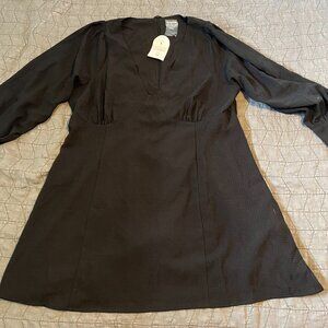 Elegant Textured Long-Sleeve Blouse in Classic Black